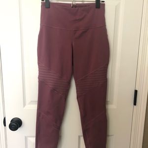 3/4 Length Mauve Workout Leggings